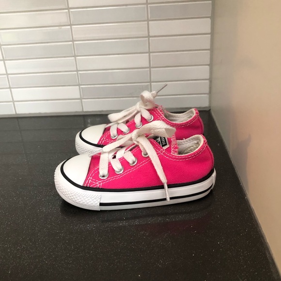 EUC Converse baby Chuck Taylor Low Top - Picture 7 of 10